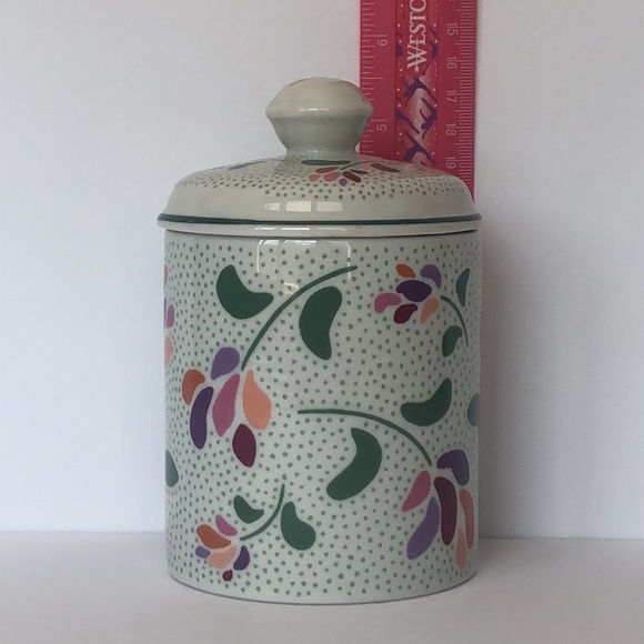 Germaine Monteil-My Heart Is In The Country Floral Jar With Lid - Picture 7 of 8